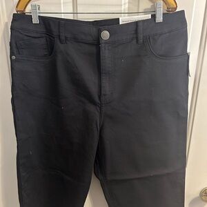 Women's Black Bermuda shorts